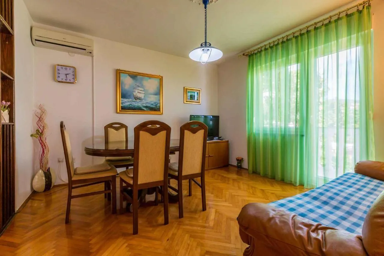 Two-Bedroom Apartment In Crikvenica Xxiii Croaţia